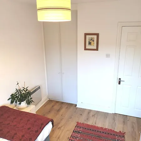 Δωμάτια σε οικογενειακή κατοικία Single In Charming With The Terrace And The Cat In Sandymount