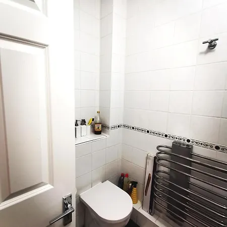 Single In A Charming With The Terrace In Sandymount دبلن
