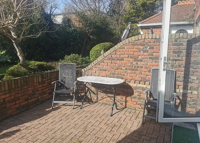 Проживание в семье Single In Charming With The Terrace And The Cat In Sandymount *