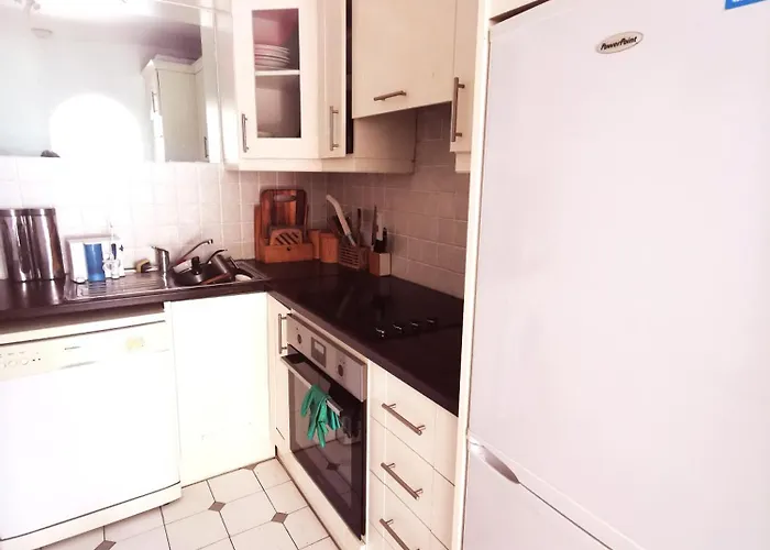 Проживание в семье Single In Charming With The Terrace And The Cat In Sandymount *