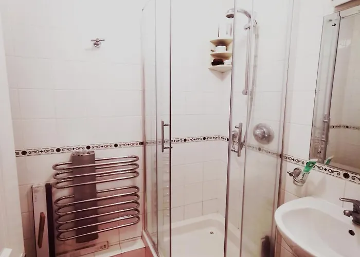 Single In Charming With The Terrace And The Cat In Sandymount Дублин